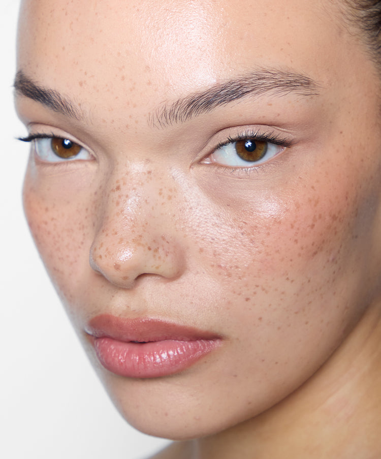 | desc: | text: light Laura wears Brow Tint in Espresso