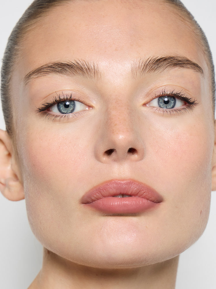 | desc: Georgia wears Blur Liner in shade Opal