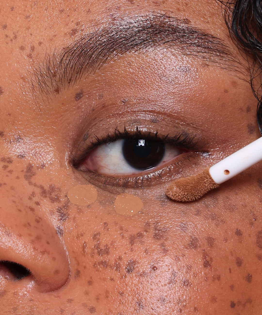 | desc: | text: light Kaya wears shade 17N