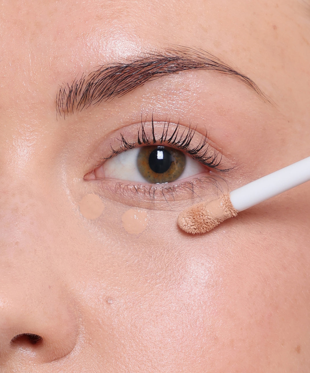 | desc: Hope wears shade 07C