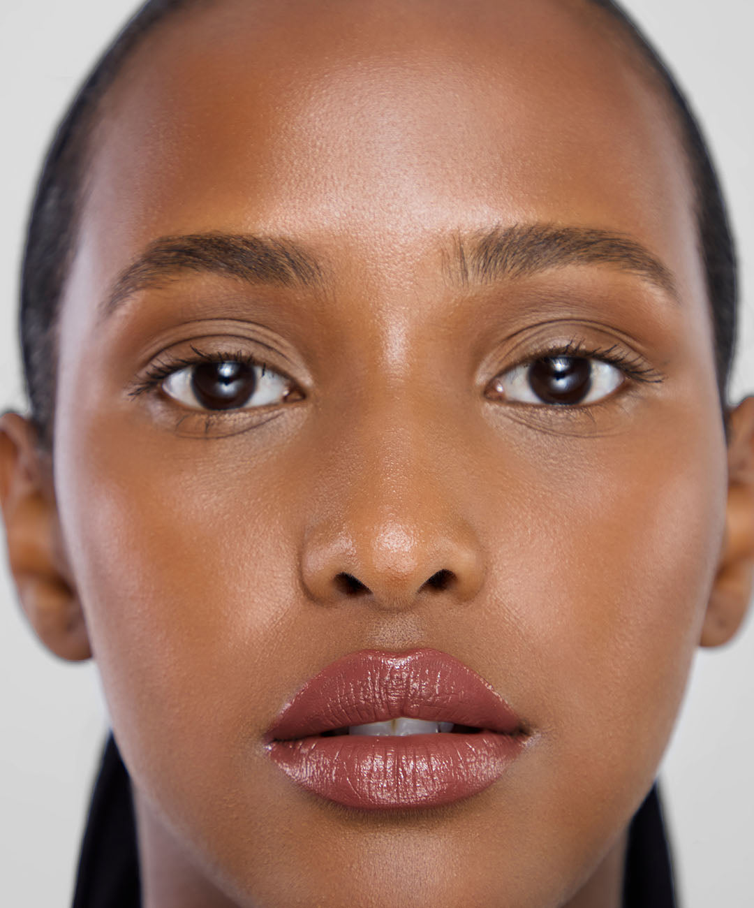 | desc: | text: light Asha wears shade Rosa